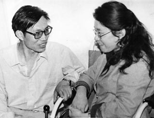 1982年，雷抒雁採訪張海迪。