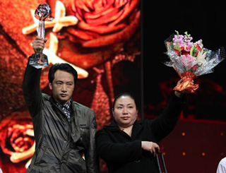 2012年度感动中国十大人物 周月华 艾起