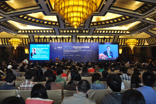 北京論壇第十屆年會——北京論壇（2013）於11月1日隆重開幕，圖為開幕會場全景。萬鵬 攝